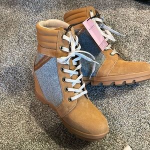 Brand new with tags - SERRA Size 8 boots